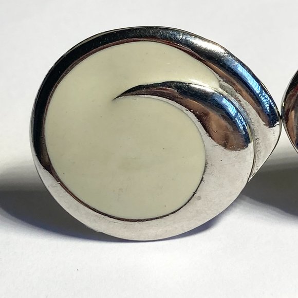 Vintage Cream Enamel Swirl Clip On Earrings 80s 90s Silver Rhodium Plated - Picture 3 of 10